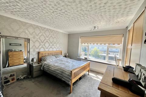 3 bedroom terraced house for sale, Grosvenor Road, Romford