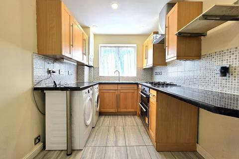 2 bedroom end of terrace house for sale, The Avenue, Harrow