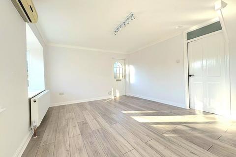 2 bedroom end of terrace house for sale, The Avenue, Harrow