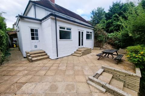 1 bedroom in a house share to rent, Southway, Guildford