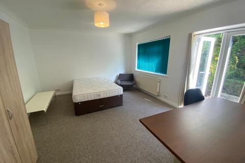 1 bedroom in a house share to rent, Southway, Guildford