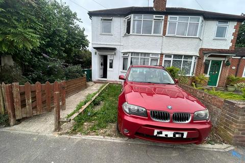 undefined, Petersfield Road, Staines-upon-Thames TW18