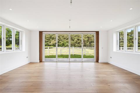 3 bedroom detached house for sale, Redling Drive, Bovingdon, Hemel Hempstead, Hertfordshire, HP3