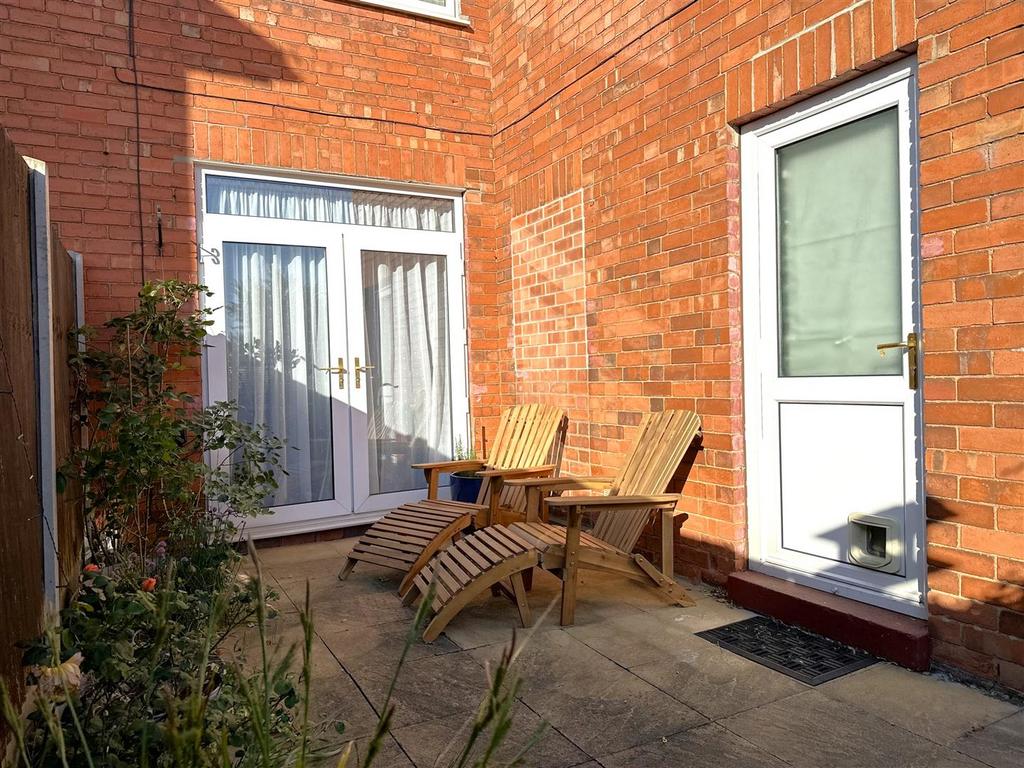 Paved Seating Area 378