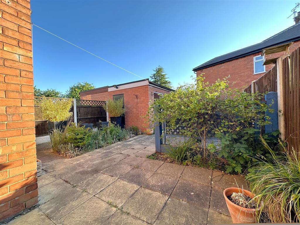 Private Garden 386