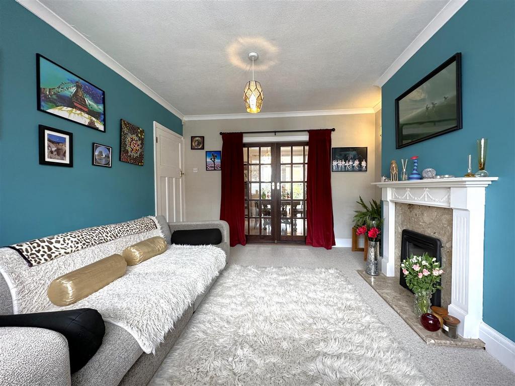 Lovely Lounge With Double Doors 538