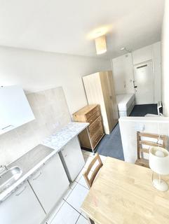 1 bedroom bedsit to rent, Leinster Gardens, London W2