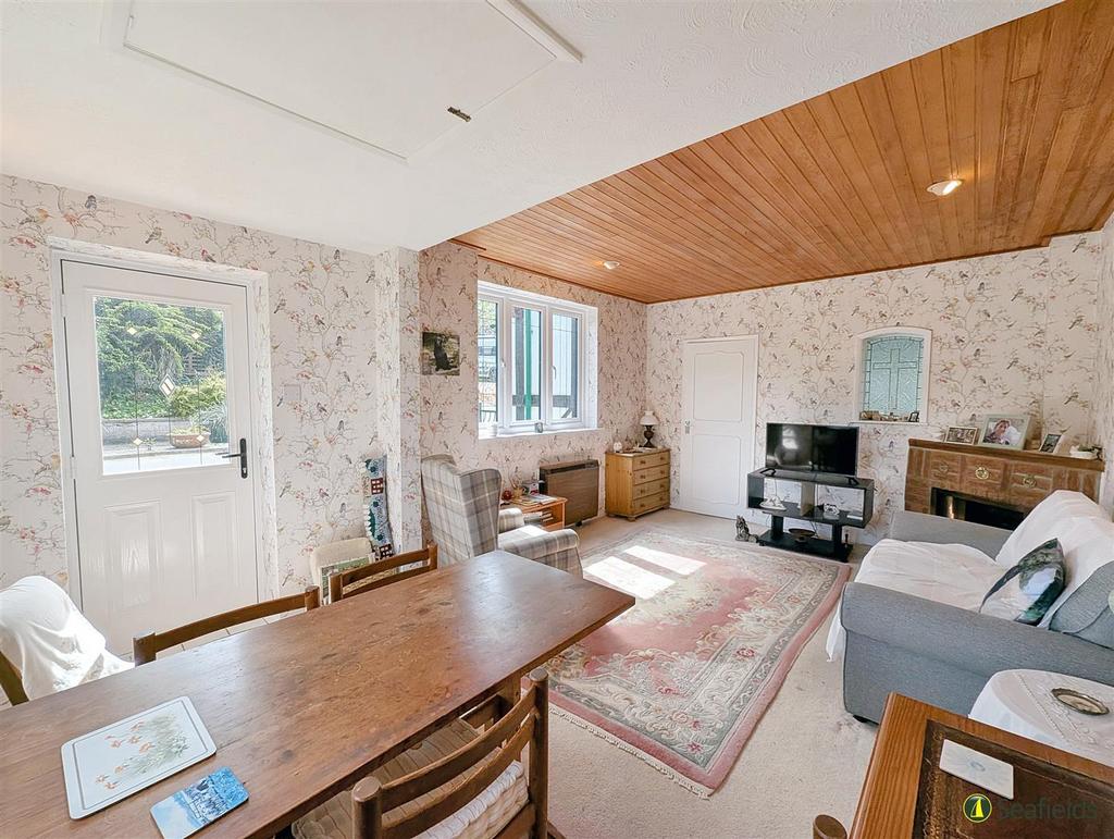 Sitting/Dining Room