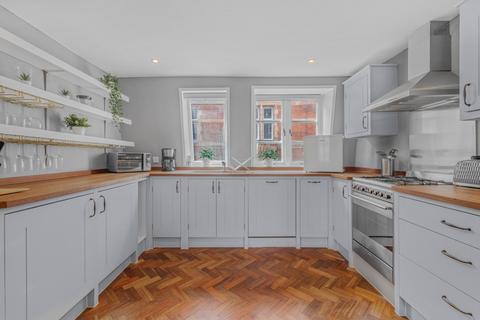 2 bedroom flat for sale, Queen Alexandra Mansions, 3 Grape Street, London