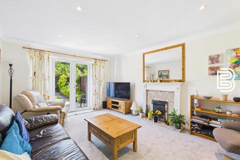 2 Gerard Place, Cawston, Rugby, CV22 7FX