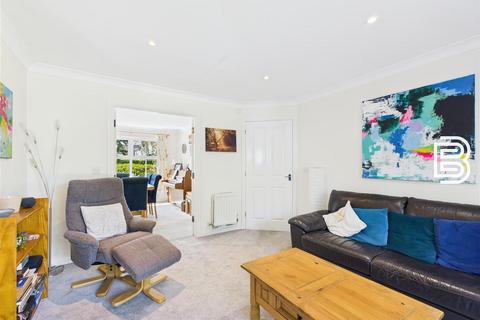 2 Gerard Place, Cawston, Rugby, CV22 7FX