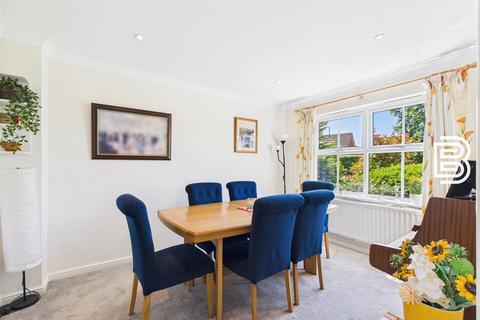 2 Gerard Place, Cawston, Rugby, CV22 7FX