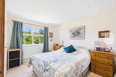 2 Gerard Place, Cawston, Rugby, CV22 7FX