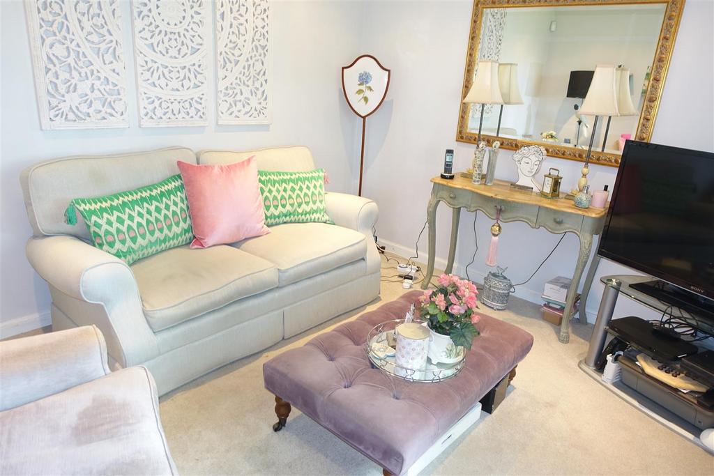 Sitting Room / Bedroom 4