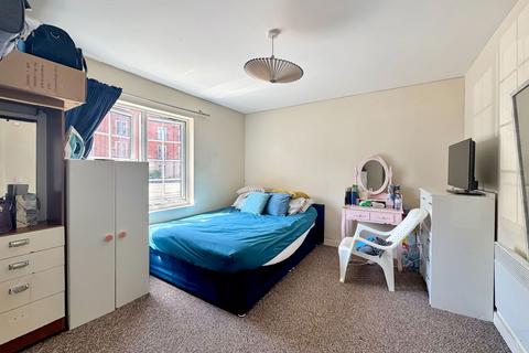 undefined, Great Western Road, Gloucester GL1