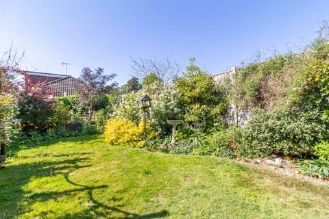 35 Dewlands, Godstone, RH9 8BS