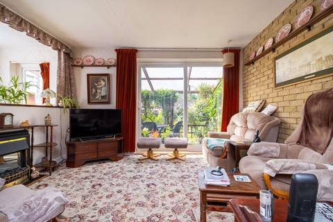 35 Dewlands, Godstone, RH9 8BS