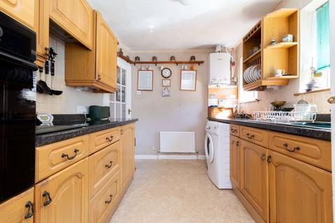 35 Dewlands, Godstone, RH9 8BS