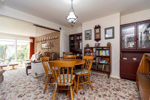 35 Dewlands, Godstone, RH9 8BS