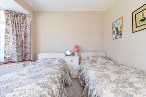 35 Dewlands, Godstone, RH9 8BS