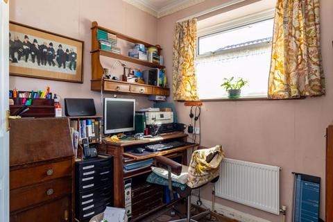 35 Dewlands, Godstone, RH9 8BS