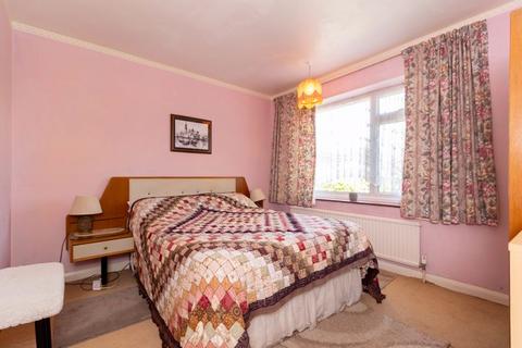 35 Dewlands, Godstone, RH9 8BS