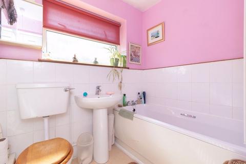 35 Dewlands, Godstone, RH9 8BS
