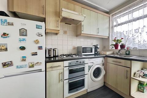 2 bedroom flat for sale, Stonegrove, Edgware HA8
