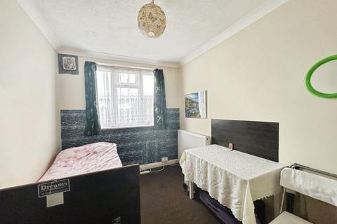 2 bedroom flat for sale, Stonegrove, Edgware HA8