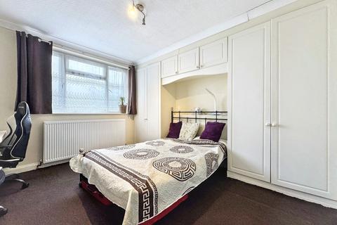 Stonegrove, Edgware, HA8