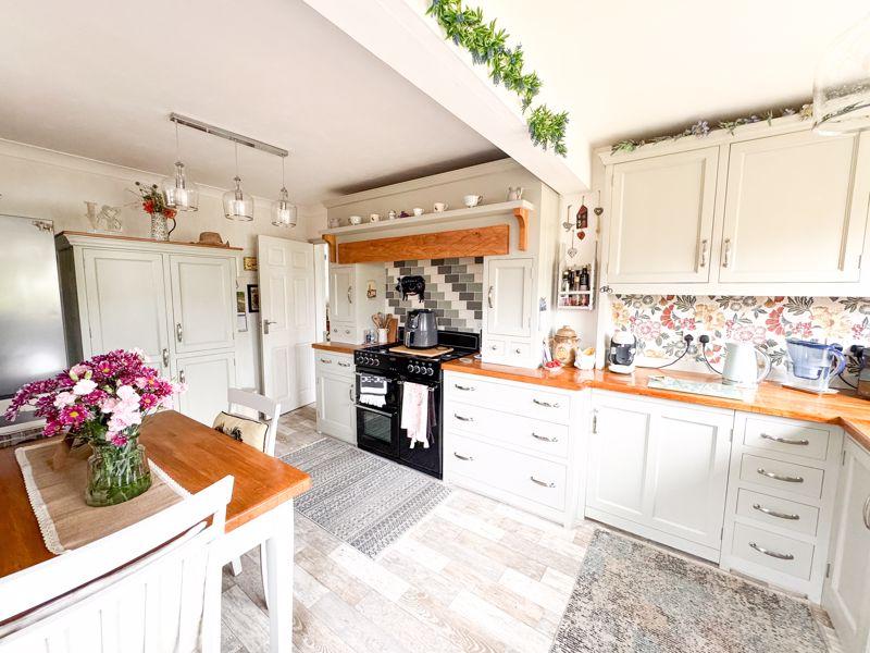 Kitchen-diner view 3