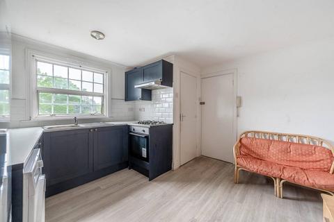 2 bedroom flat to rent, Bridge Street, Pinner, HA5
