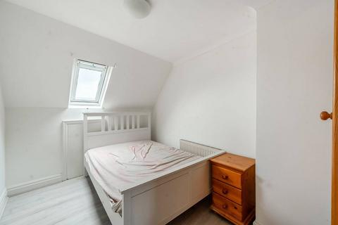 2 bedroom flat to rent, Bridge Street, Pinner, HA5