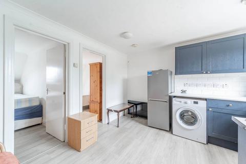 2 bedroom flat to rent, Bridge Street, Pinner, HA5