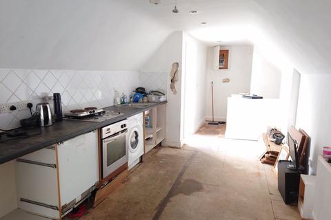 Studio for sale, Brighton Road, Coulsdon