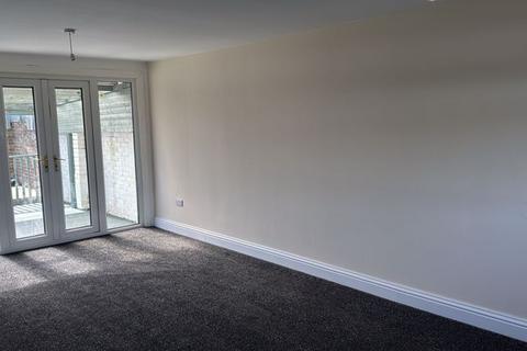 4 bedroom semi-detached house to rent, Beautifully Refurbished 4-Bedroom Home with Spacious Garden
