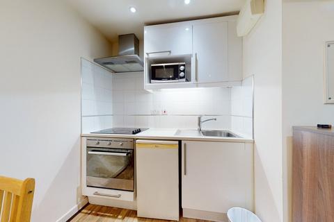 Studio to rent, Ash Grove