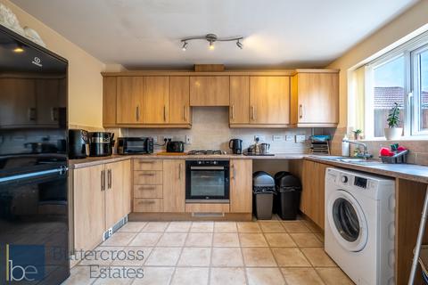 3 bedroom terraced house for sale, Pach Way, Fernwood, NG24 3UP