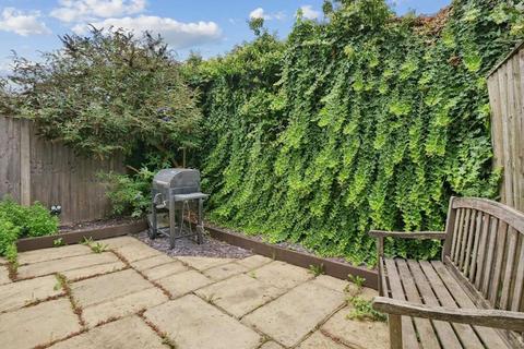 46 Thames Road, Chiswick, London, W4 3RE