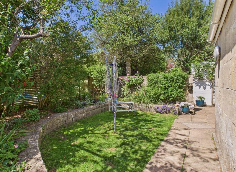 Garden to side...