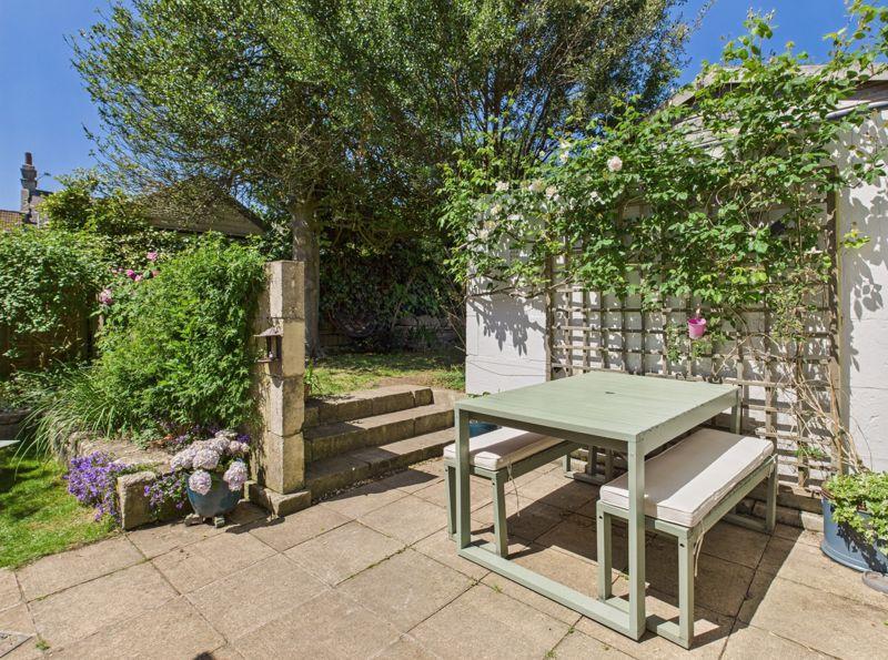 Garden to side...