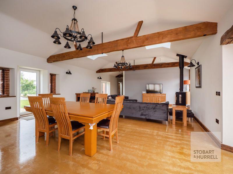 Dining &amp; Lounge