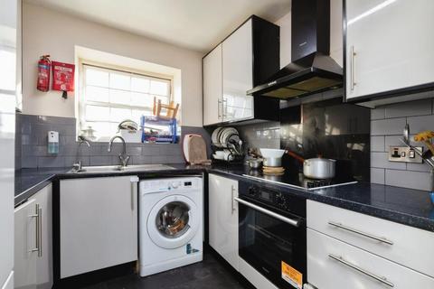 2 bedroom flat to rent, Queensberry Place TF, E12
