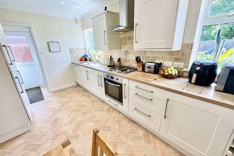 7 Collingbourne Avenue, Bournemouth, BH6 5QR