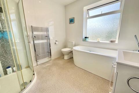 7 Collingbourne Avenue, Bournemouth, BH6 5QR