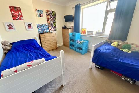 7 Collingbourne Avenue, Bournemouth, BH6 5QR