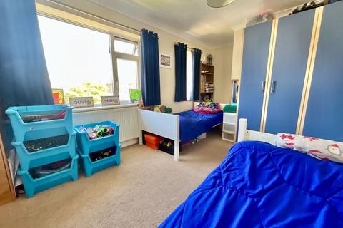 7 Collingbourne Avenue, Bournemouth, BH6 5QR