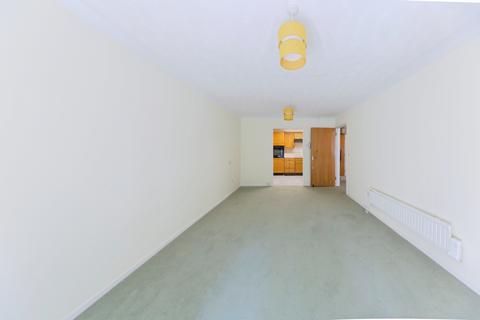 1 bedroom apartment for sale, Hertswood Court, Barnet EN5