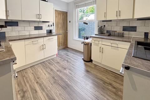 3 bedroom semi-detached house for sale, Newport Road, Cowes PO31
