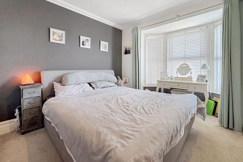 3 bedroom semi-detached house for sale, Newport Road, Cowes PO31
